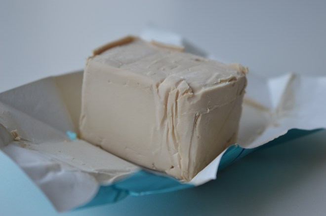 Fresh yeast is sold in cubes of 42 g in Slovakia