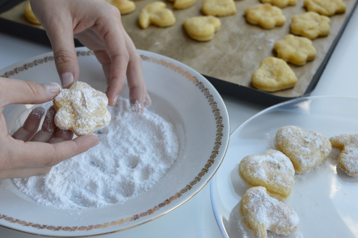 coating wine cookies