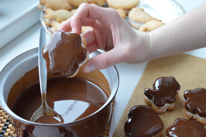 coating cookies with chocolate 2