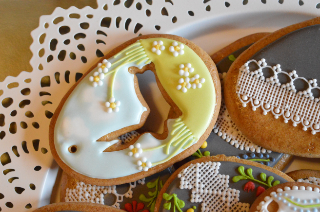 Decorating Easter cookies