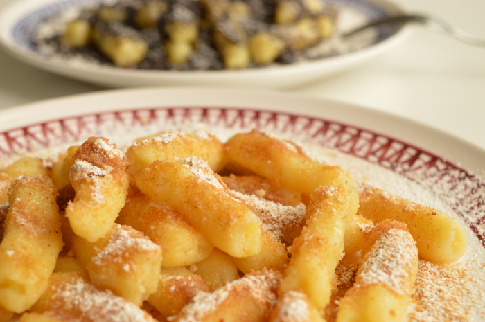 shoolantze with roasted breadcrumbs or gound poppy seeds