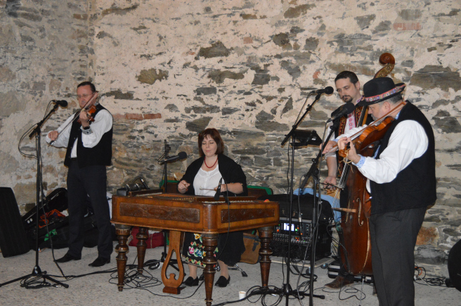 traditional music band