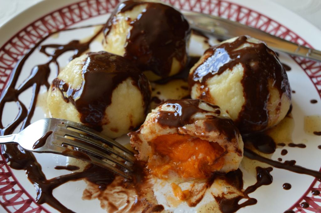 Apricot Filled Cheese&nbsp;Balls