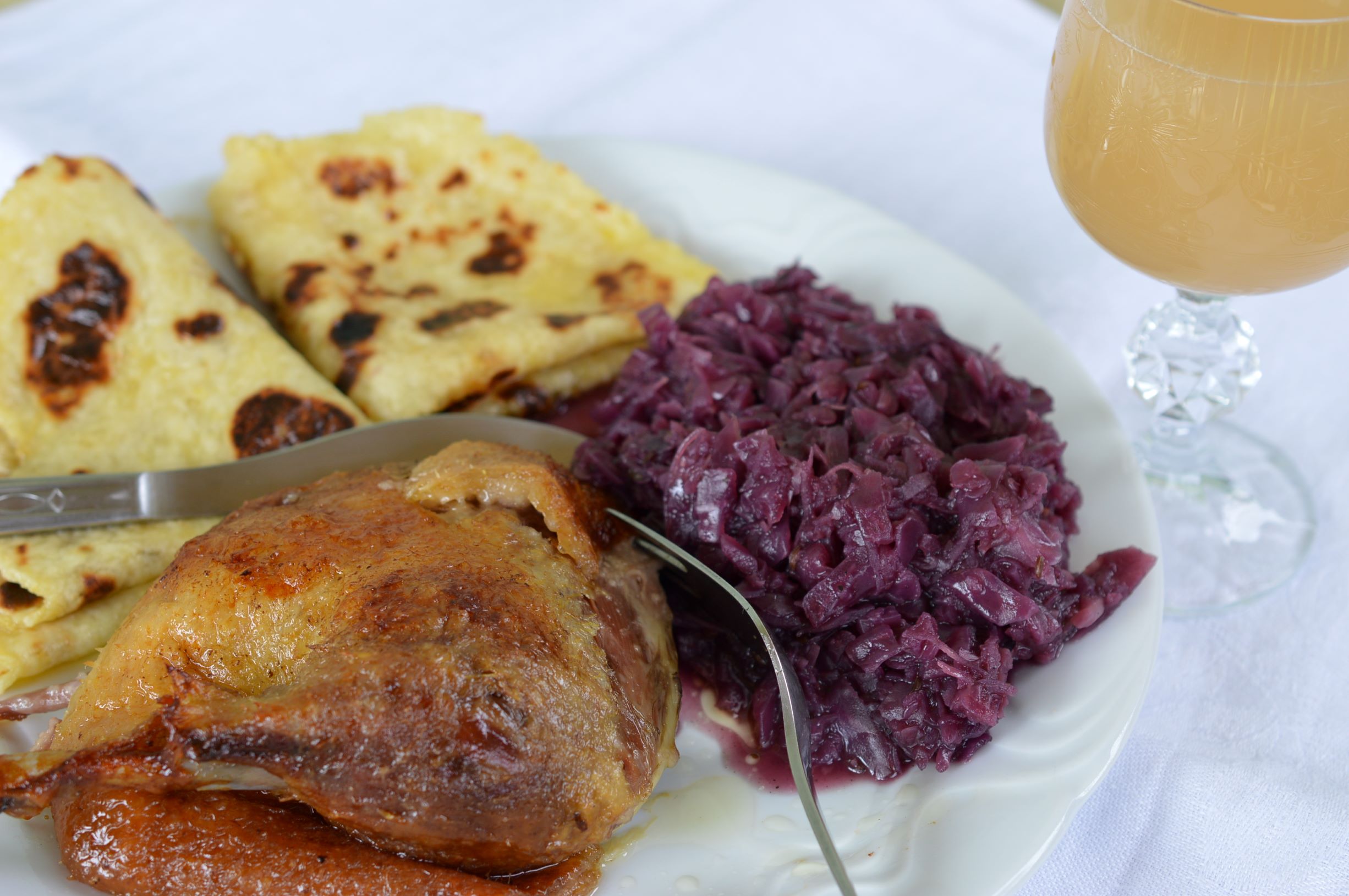 roast duck with lokshe and braised red cabbage