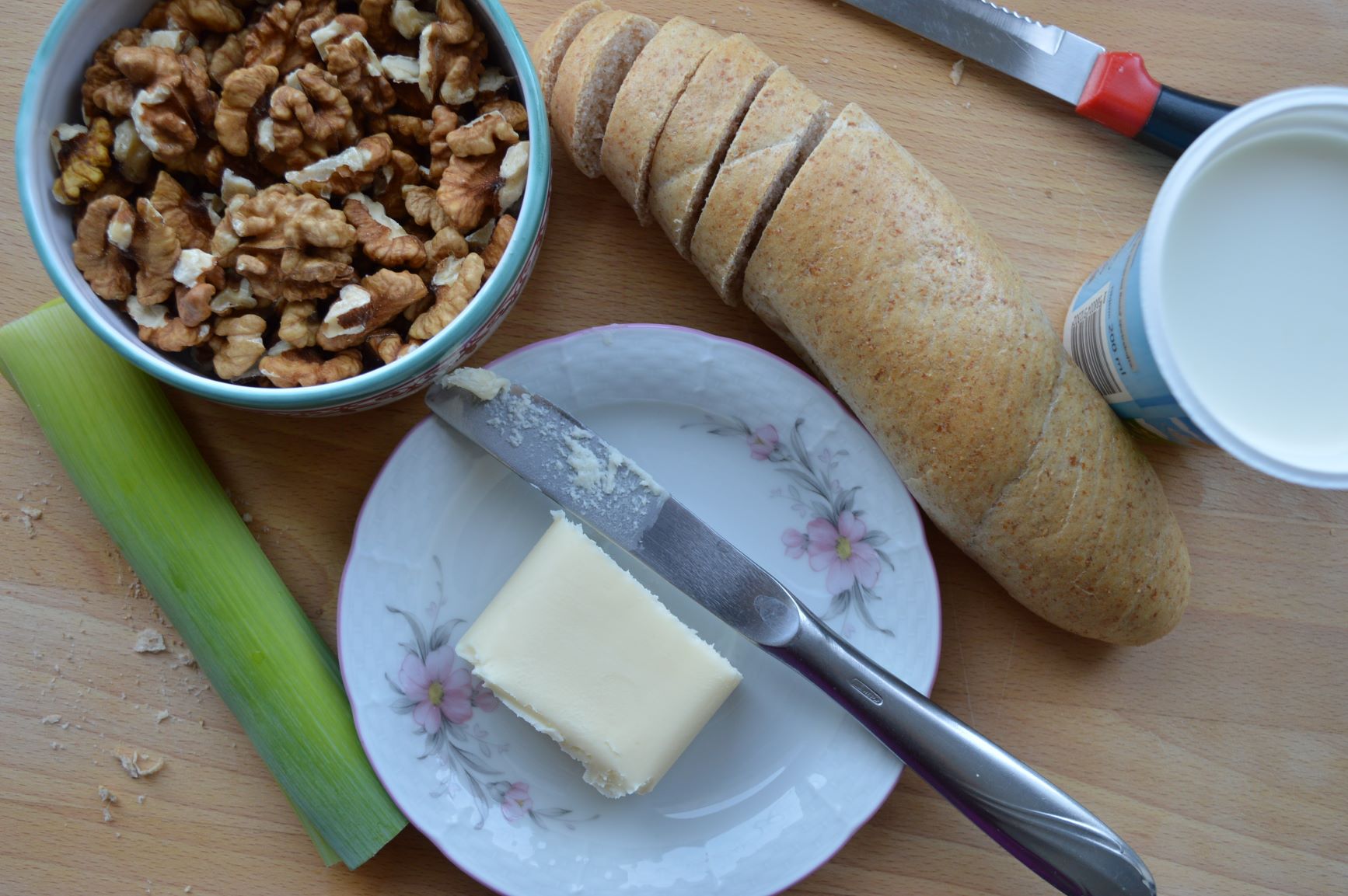 ingredients for walnut and leek soup
