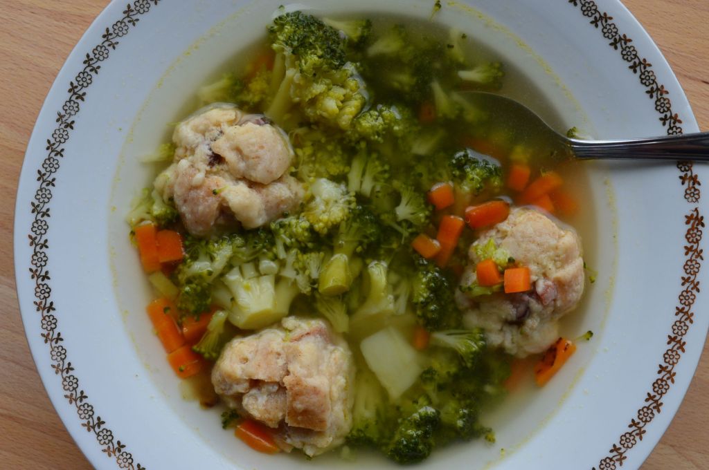 Broccoli Soup with Bacon&nbsp;Breadballs