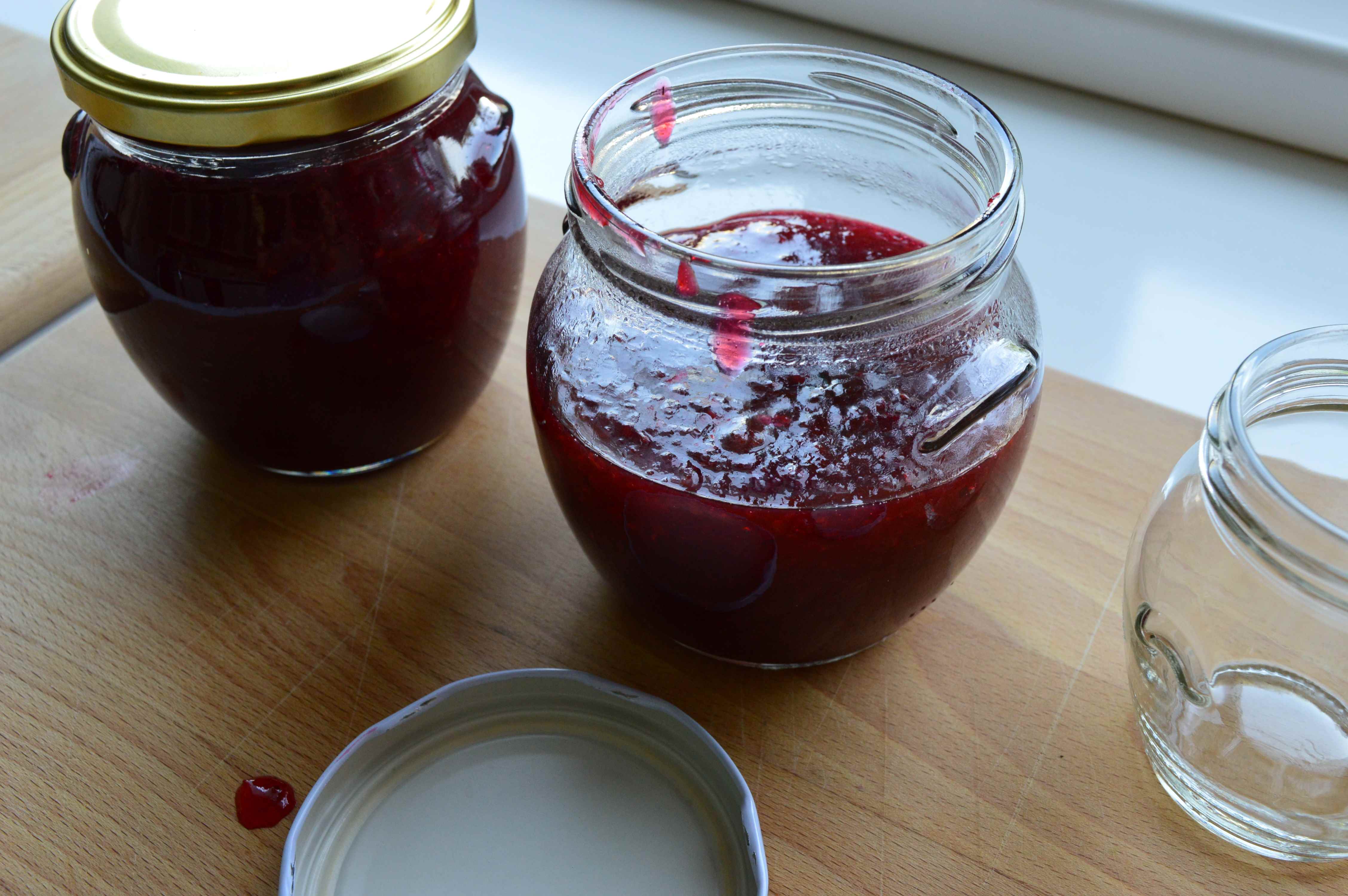 filling the jars with cooked jam