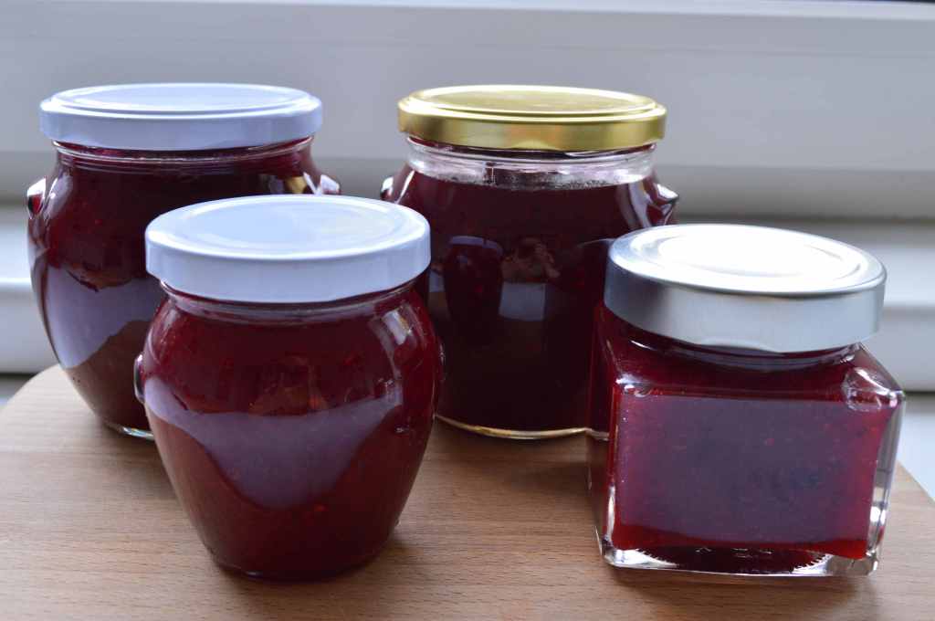 Simple Redcurrant Jam Recipe with Fresh Garden&nbsp;Berries